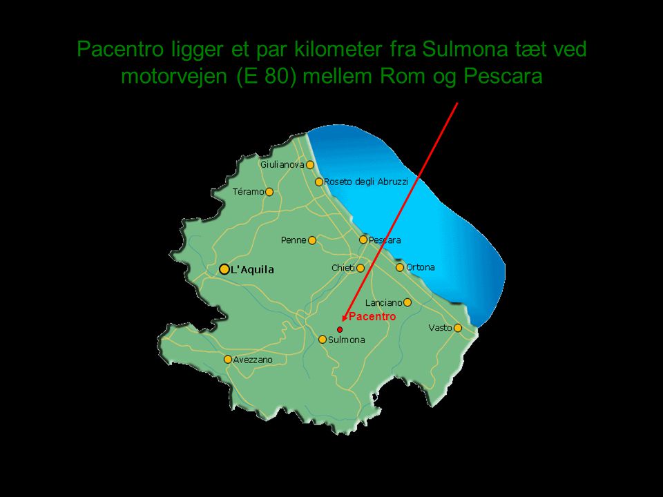 Pacentro ligger et par kilometer fra Sulmona tæt ved motorvejen (E 80) mellem Rom og Pescara Pacentro